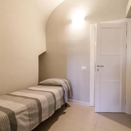 Guesthost - Porta Romana & With Parking דירה