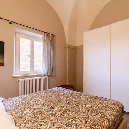 Guesthost - Porta Romana & With Parking סיינה
